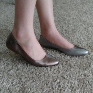 Born Two Tones Leather Flat/Loafers Shoes Size 6.5
